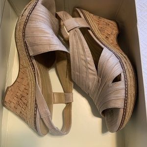 Naturalized beige sandals